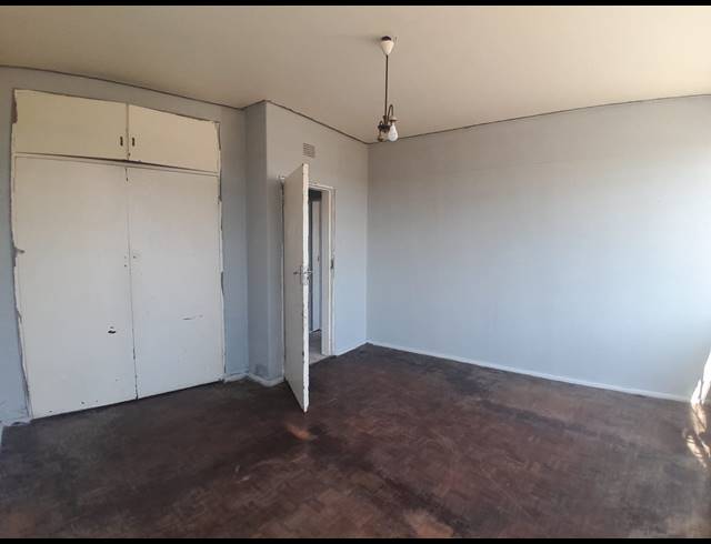 1 BEDROOM FLAT FOR SALE IN VEREENIGING CENTRAL